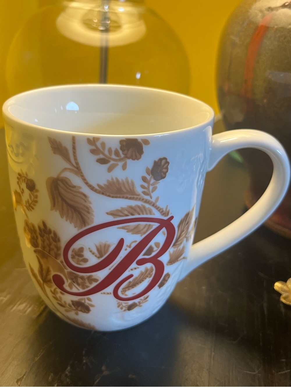 Pier 1 AVA - M monogram mug